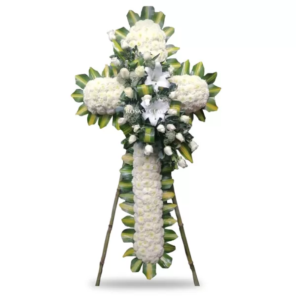 Cruz Fúnebre de pompones blancos con Rosas blancas y Lilium.
