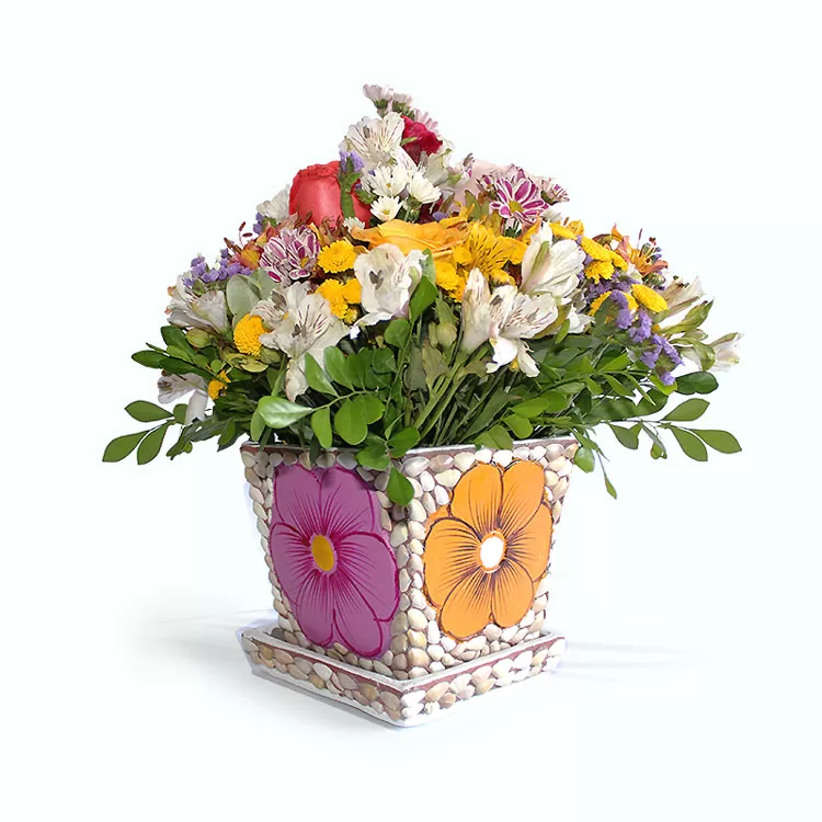 Jardinera con arreglo de flores, Lima