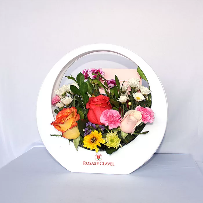 Circulo con rosas mixtas.