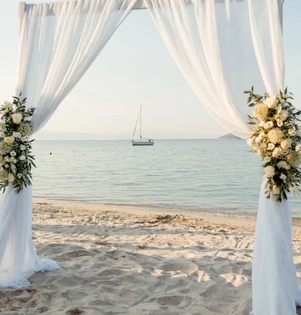 Capilla floral para matrimonio en playa